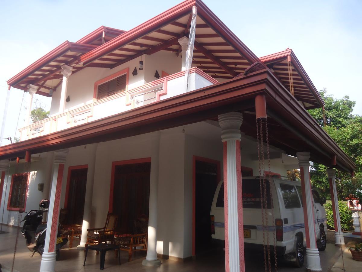 Relax Homestay Тангалла Экстерьер фото